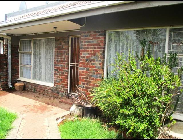 2 BEDROOM TOWNHOUSE FOR SALE IN PELLISSIER